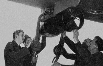 Loading a 500 pounder on a Mosquito